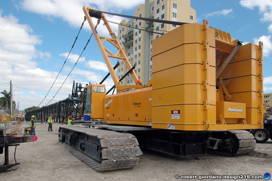 Kiewit Manitowoc 999 Crawler Crane - Product Photography