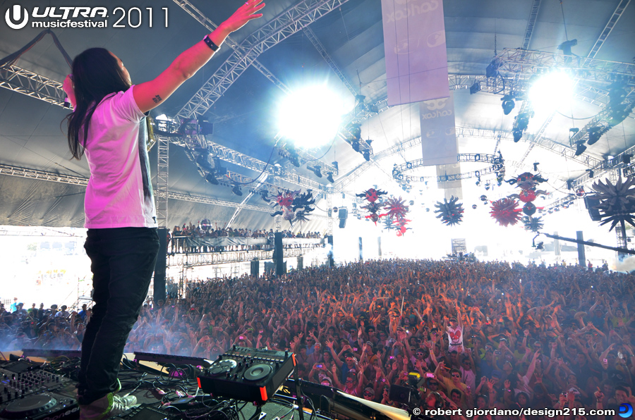 Steve Aoki, Carl Cox Tent #2240 - 2011 Ultra Music Festival