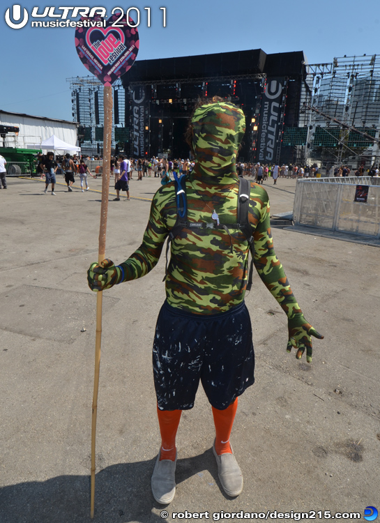 People at Ultra, Day 3 #2996 - 2011 Ultra Music Festival