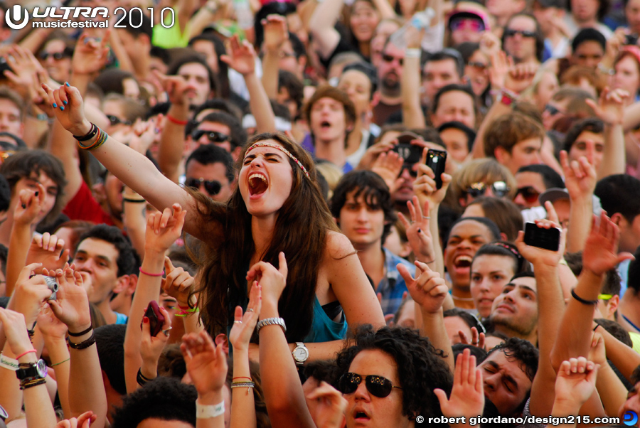 Fans at the Bayfront Live Stage, Day 1 - 2010 Ultra Music Festival