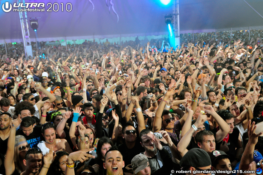 Will I Am, UMF Ibiza Arena, Day 1 - 2010 Ultra Music Festival