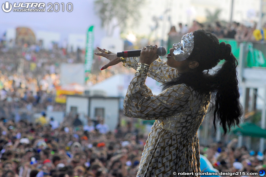 Female vocalist with Benny Benassi - 2010 Ultra Music Festival